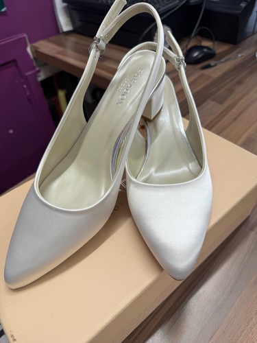 New ladies sz 7 off - sz,