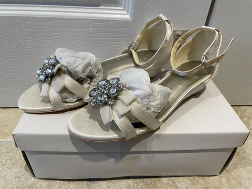 Suri ivory brooch wedge girls